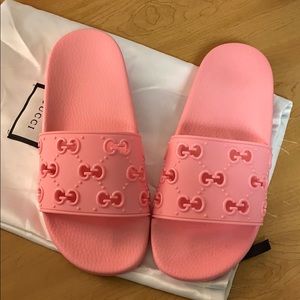 Pink Women’s Gucci slides